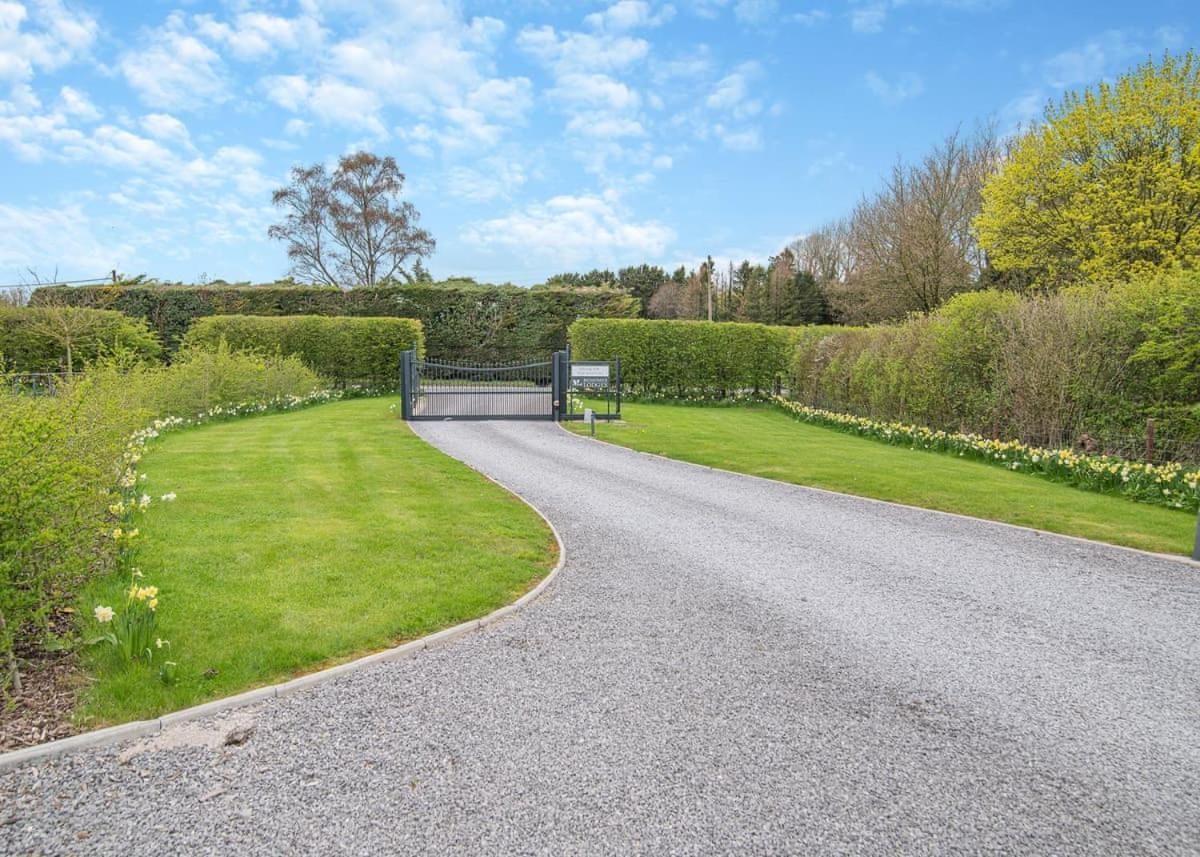 Midsomer Lodges Pilton Exterior foto