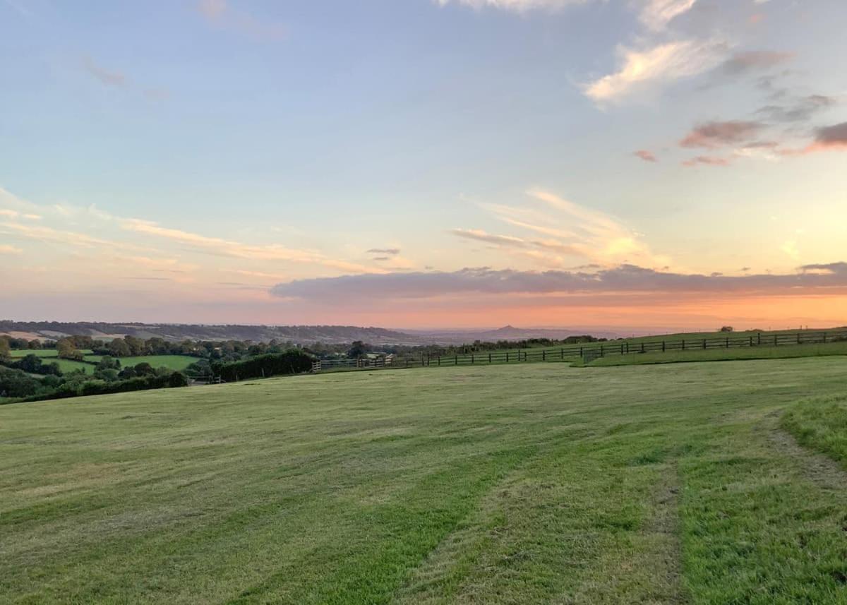 Midsomer Lodges Pilton Exterior foto